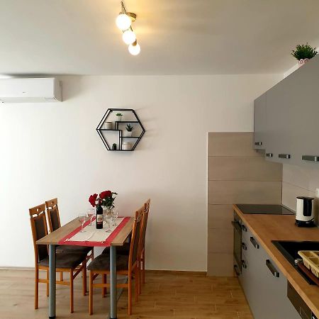Apartment Mon Chéri-located in a quiet neighbourhood near beaches FREE PARKING Pula Exterior foto