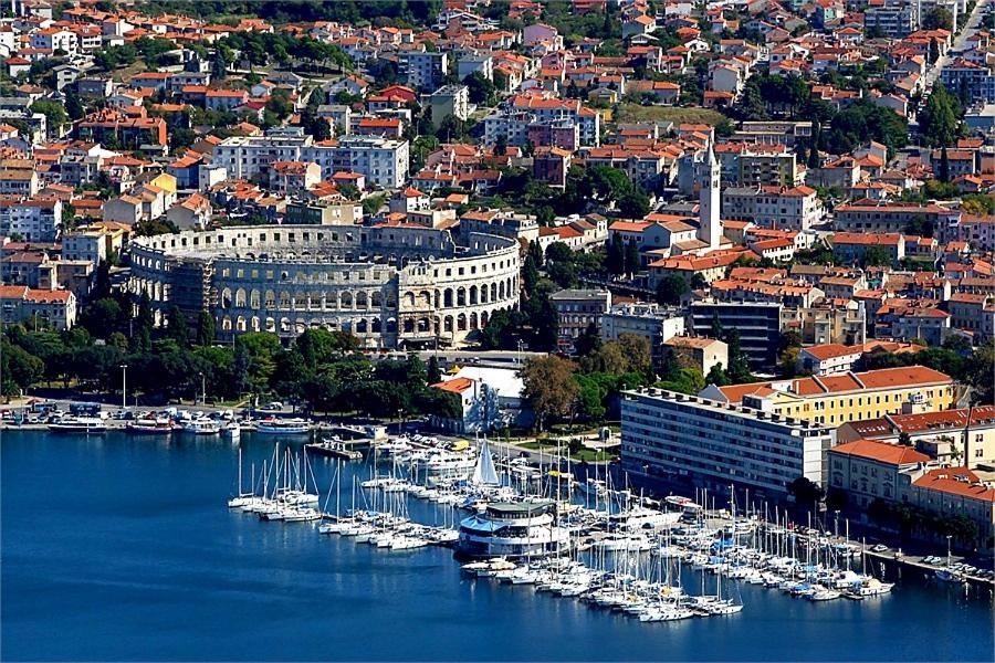 Apartment Mon Chéri-located in a quiet neighbourhood near beaches FREE PARKING Pula Exterior foto