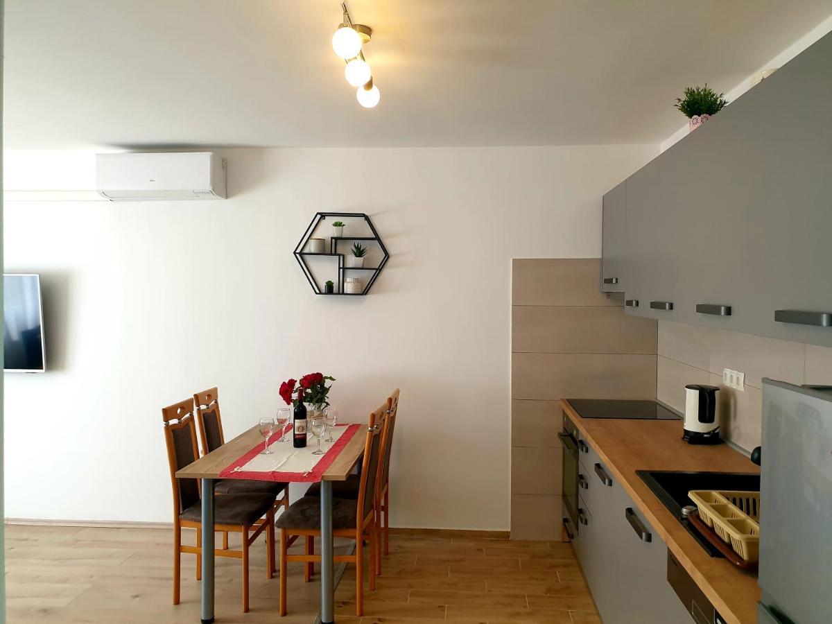 Apartment Mon Chéri-located in a quiet neighbourhood near beaches FREE PARKING Pula Exterior foto