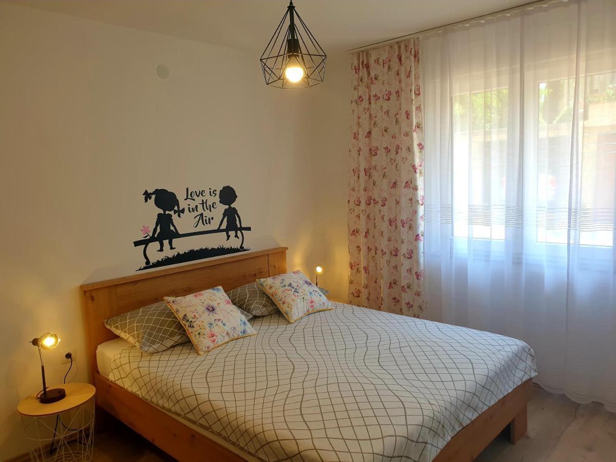 Apartment Mon Chéri-located in a quiet neighbourhood near beaches FREE PARKING Pula Exterior foto