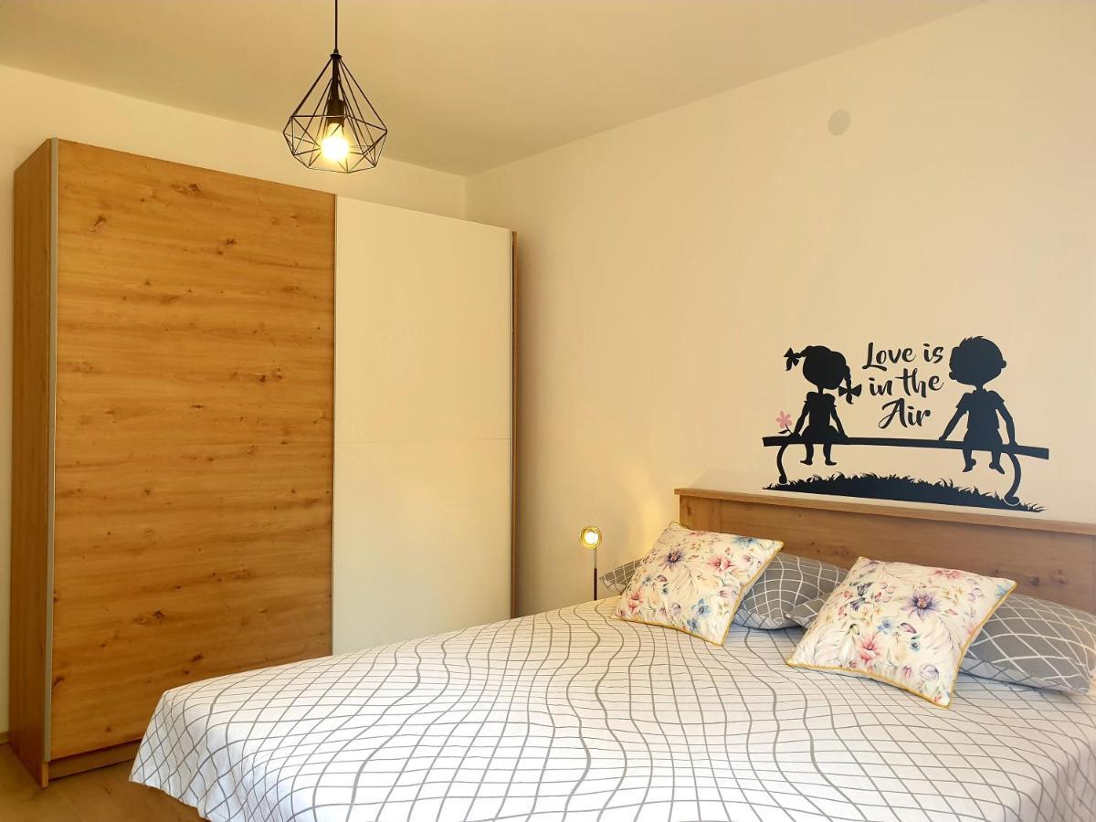 Apartment Mon Chéri-located in a quiet neighbourhood near beaches FREE PARKING Pula Exterior foto